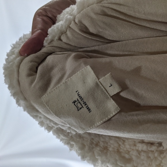 Thread & Supply Sweater Size Large - Picture 3 of 3